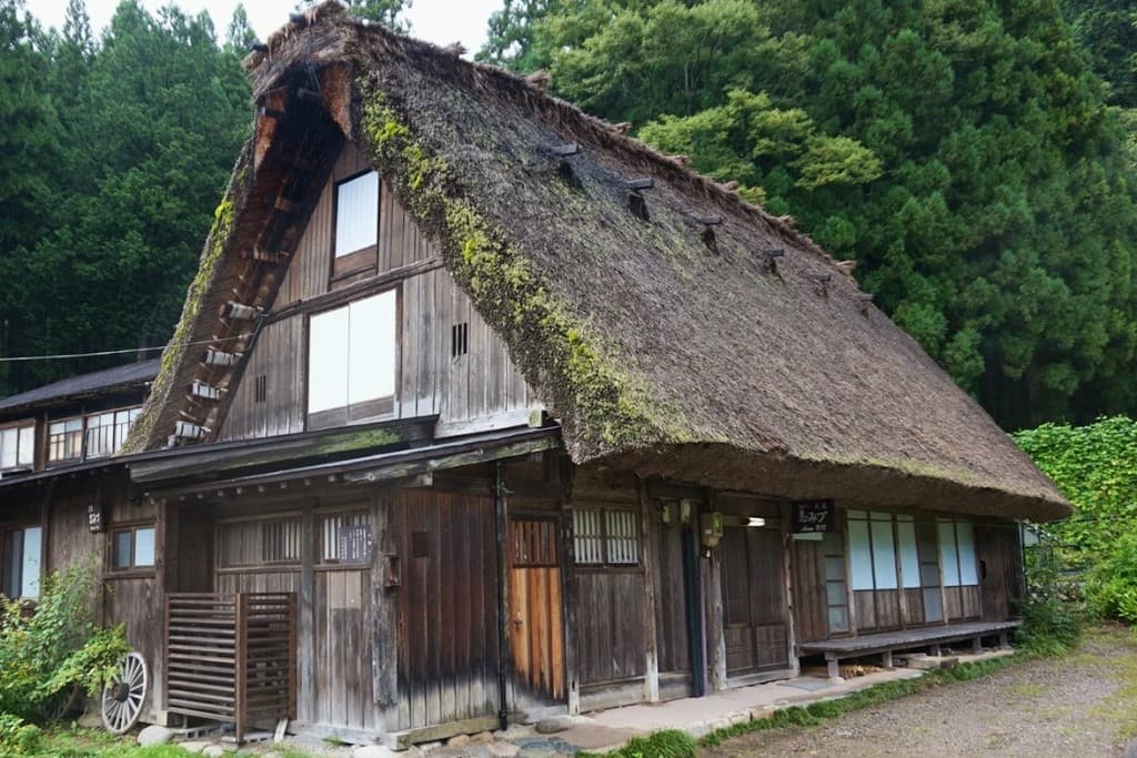 白川郷の合掌造り民家旅館 志水